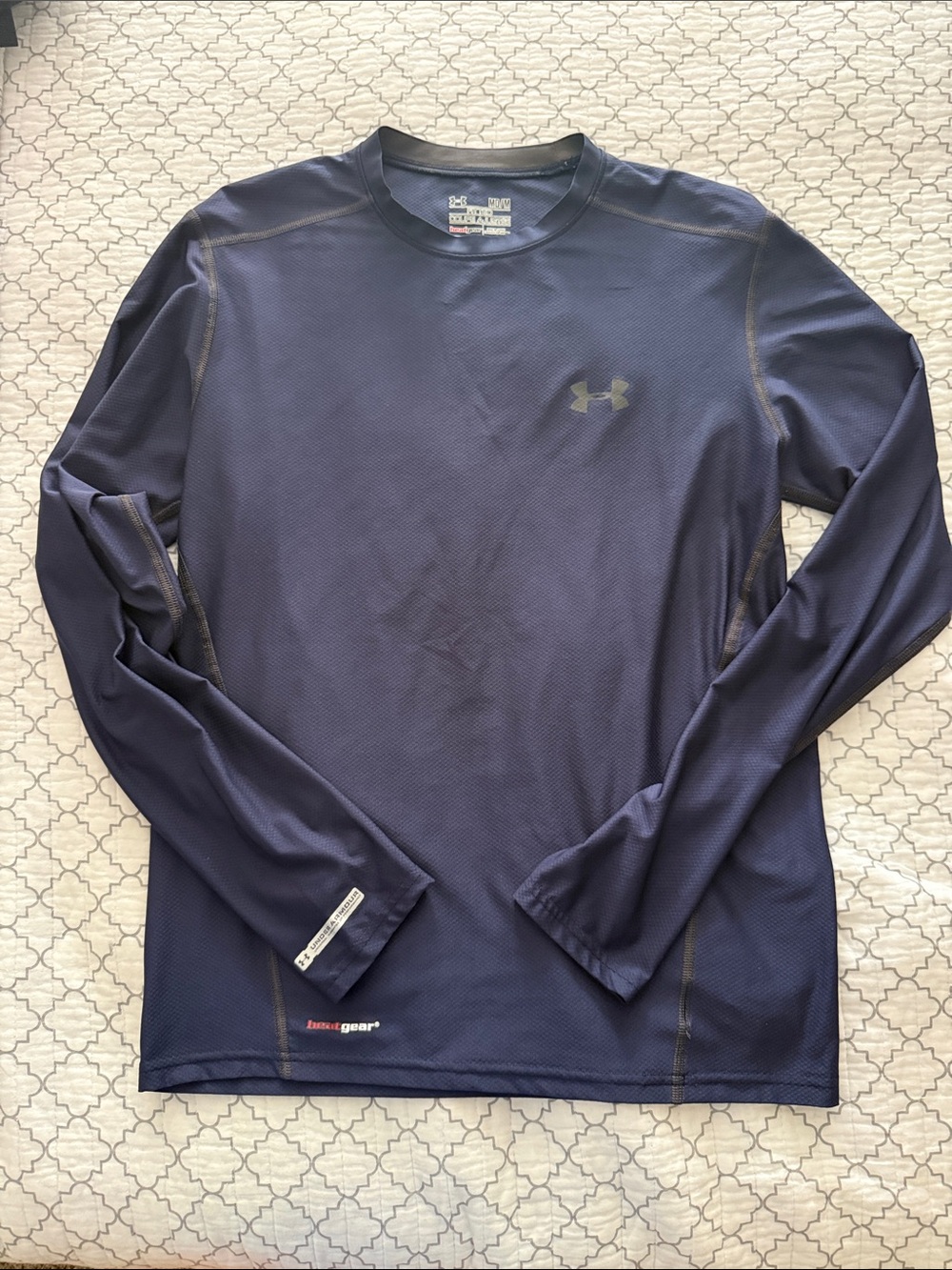 Under Armour Men’s Navy Blue Long-Sleeve Performance Tee. Sz Medium